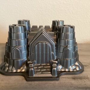 Nordic Ware Castle Bundt Cake Pan 10 Cup Heavy Cast - NWOT